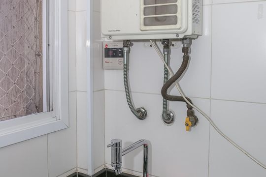 Compra apartamento em Água Branca com 2 quartos. — Área de Serviço