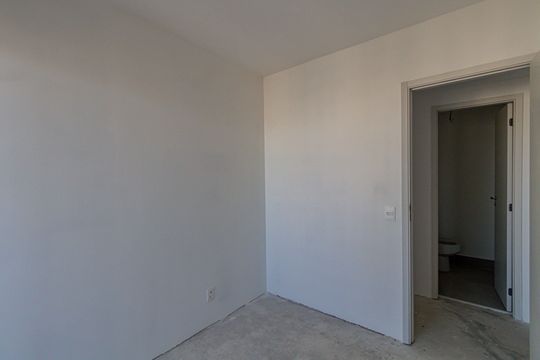 Apartamento com 2 quartos e piscina no condomínio, ideal para comprar. — Quarto