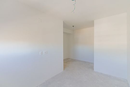 Apartamento com 2 quartos e piscina no condomínio, ideal para comprar. — Suite