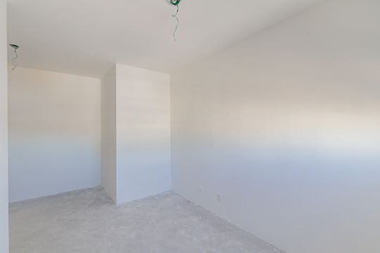 Apartamento com 2 quartos e piscina no condomínio, ideal para comprar. — Suite