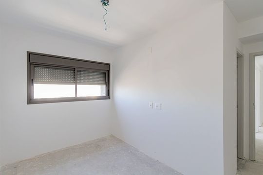 Apartamento com 2 quartos e piscina no condomínio, ideal para comprar. — Suite