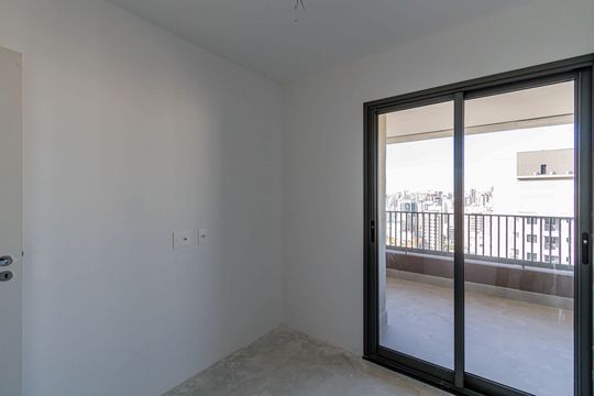 Apartamento com 2 quartos e piscina no condomínio, ideal para comprar. — Quarto