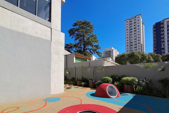 Apartamento com 2 quartos e piscina no condomínio, ideal para comprar. — Área comum