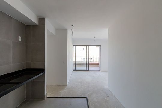 Apartamento com 2 quartos e piscina no condomínio, ideal para comprar. — Sala