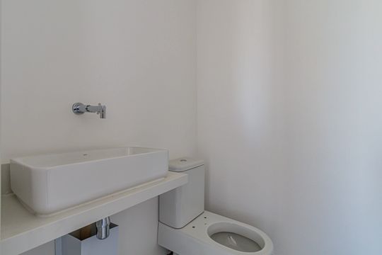 Venda de apartamento na Pompeia com 3 quartos e varanda. — Banheiro Social
