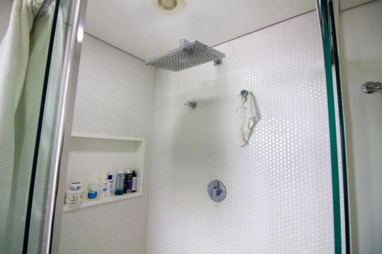 Comprar apartamento mobiliado em Campo Belo com 2 suítes, varanda, quintal e piscina no condomínio. — foto 43