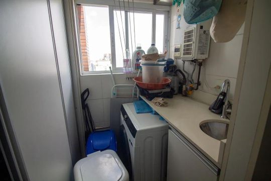Comprar apartamento mobiliado em Campo Belo com 2 suítes, varanda, quintal e piscina no condomínio. — foto 34
