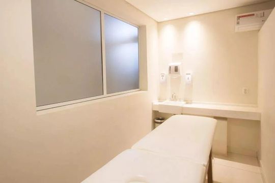 Comprar apartamento mobiliado em Campo Belo com 2 suítes, varanda, quintal e piscina no condomínio. — foto 14