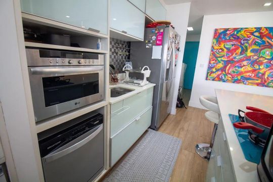 Comprar apartamento mobiliado em Campo Belo com 2 suítes, varanda, quintal e piscina no condomínio. — foto 36