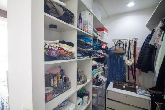 Comprar apartamento mobiliado em Campo Belo com 2 suítes, varanda, quintal e piscina no condomínio. — foto 21