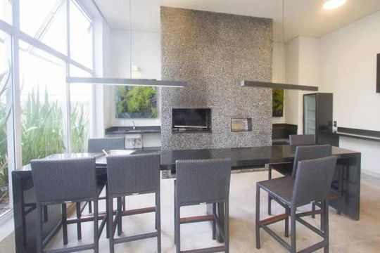 Comprar apartamento mobiliado em Campo Belo com 2 suítes, varanda, quintal e piscina no condomínio. — foto 9