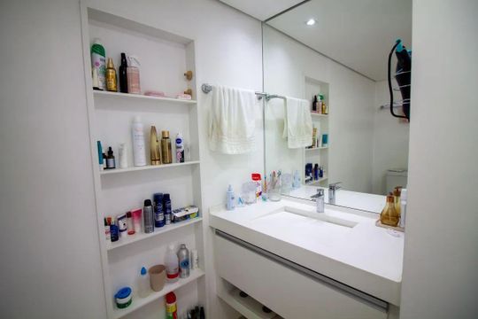 Comprar apartamento mobiliado em Campo Belo com 2 suítes, varanda, quintal e piscina no condomínio. — foto 22