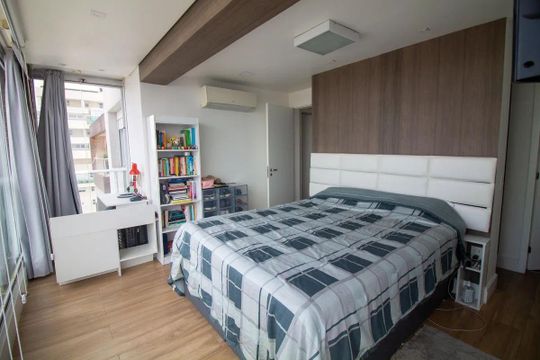 Comprar apartamento mobiliado em Campo Belo com 2 suítes, varanda, quintal e piscina no condomínio. — foto 11