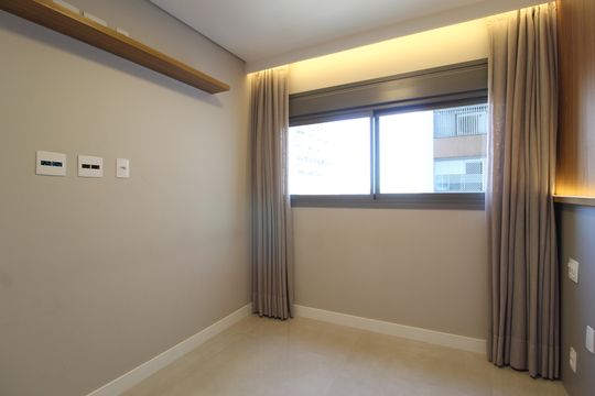 Venda de apartamento mobiliado com 2 quartos, 1 suíte, piscina e academia no condomínio. — Quarto 2 - Suíte