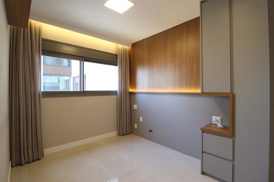 Venda de apartamento mobiliado com 2 quartos, 1 suíte, piscina e academia no condomínio. — Quarto 2 - Suíte
