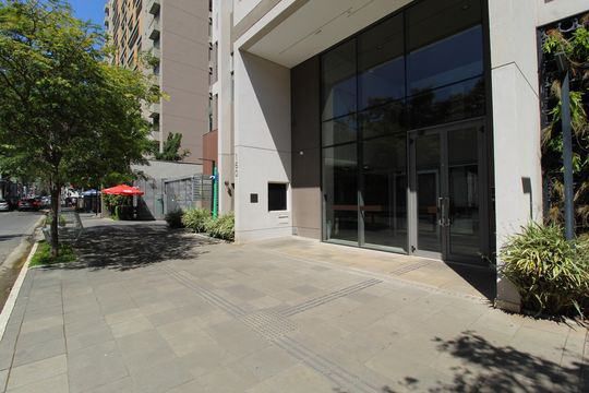 Venda de apartamento mobiliado com 2 quartos, 1 suíte, piscina e academia no condomínio. — Fachada
