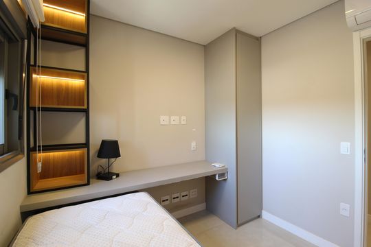 Venda de apartamento mobiliado com 2 quartos, 1 suíte, piscina e academia no condomínio. — Quarto 1
