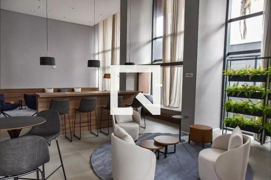Apartamento à venda, com 65 m², 2 quartos e 1 vaga — Hall