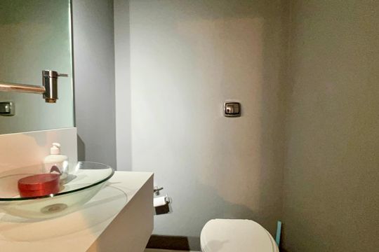 Comprar apartamento no Sumarezinho com 3 quartos e piscina no condomínio. — Lavabo