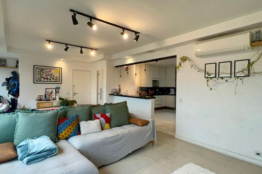 Comprar apartamento no Sumarezinho com 3 quartos e piscina no condomínio. — Sala