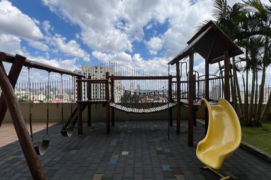 Comprar apartamento no Sumarezinho com 3 quartos e piscina no condomínio. — Playground