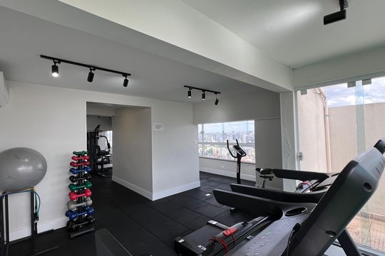 Comprar apartamento no Sumarezinho com 3 quartos e piscina no condomínio. — Academia