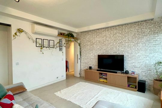 Comprar apartamento no Sumarezinho com 3 quartos e piscina no condomínio. — Sala