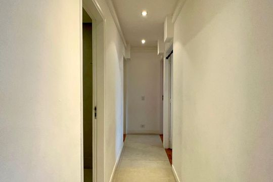 Comprar apartamento no Sumarezinho com 3 quartos e piscina no condomínio. — Corredor