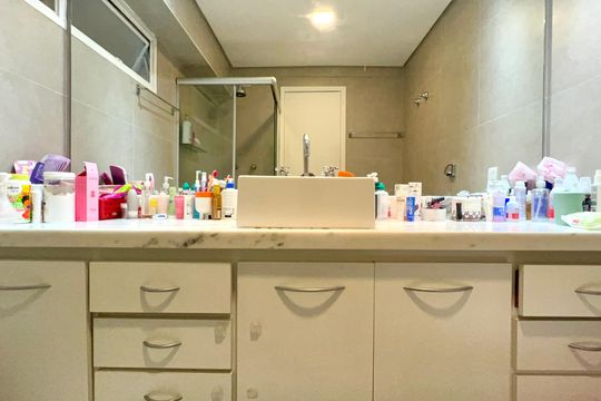 Comprar apartamento no Sumarezinho com 3 quartos e piscina no condomínio. — Banheiro