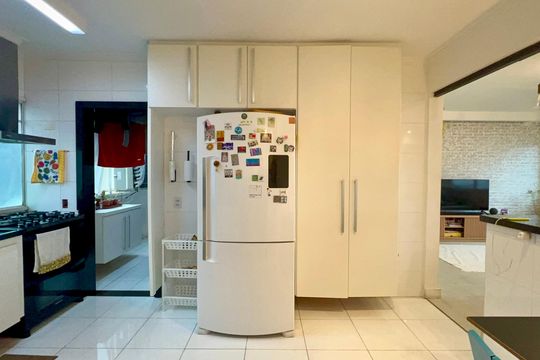 Comprar apartamento no Sumarezinho com 3 quartos e piscina no condomínio. — Cozinha