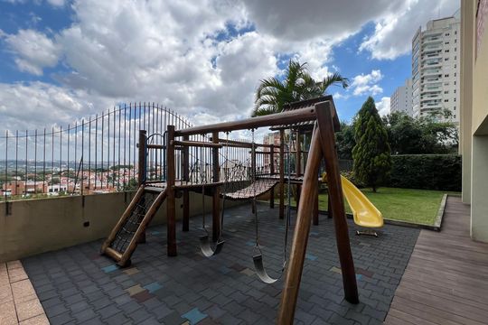 Comprar apartamento no Sumarezinho com 3 quartos e piscina no condomínio. — Playground