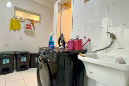 Comprar apartamento no Sumarezinho com 3 quartos e piscina no condomínio. — Área de Serviço