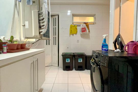 Comprar apartamento no Sumarezinho com 3 quartos e piscina no condomínio. — Área de Serviço