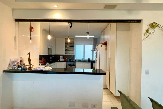 Comprar apartamento no Sumarezinho com 3 quartos e piscina no condomínio. — Cozinha