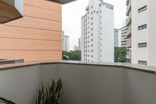 Apartamento à venda no Brooklin: 3 quartos, 2 suítes, aceita pets. — Varanda da Suíte 2