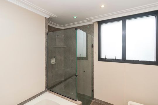 Apartamento à venda no Brooklin: 3 quartos, 2 suítes, aceita pets. — Banheiro da Suíte 1