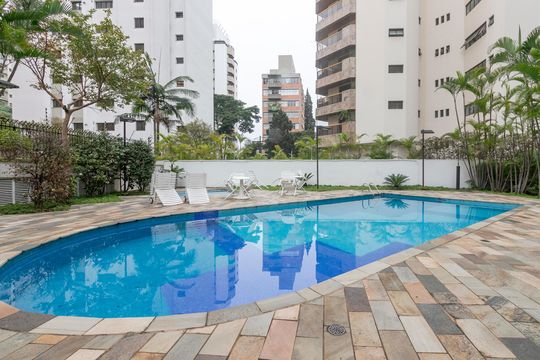 Apartamento à venda no Brooklin: 3 quartos, 2 suítes, aceita pets. — Piscina