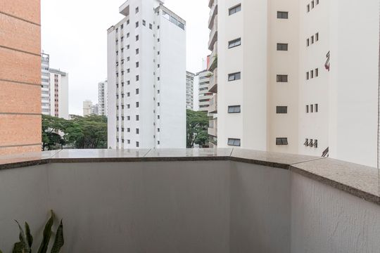 Apartamento à venda no Brooklin: 3 quartos, 2 suítes, aceita pets. — Varanda da Suíte 2
