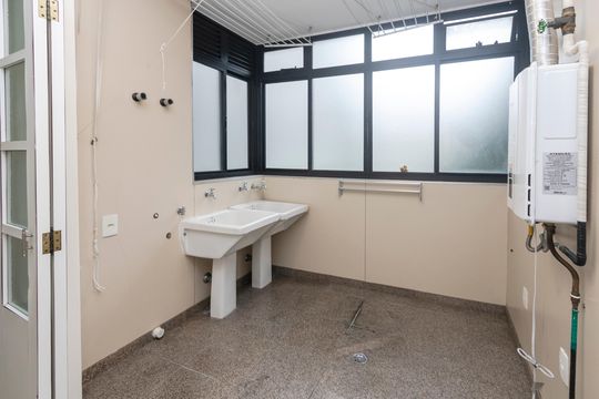 Apartamento à venda no Brooklin: 3 quartos, 2 suítes, aceita pets. — Lavanderia
