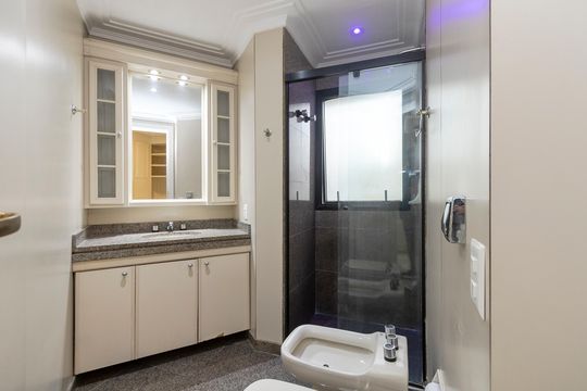 Apartamento à venda no Brooklin: 3 quartos, 2 suítes, aceita pets. — Banheiro da Suíte 2