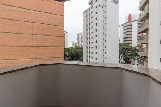 Apartamento à venda no Brooklin: 3 quartos, 2 suítes, aceita pets. — Varanda da Suíte 1
