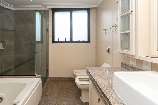 Apartamento à venda no Brooklin: 3 quartos, 2 suítes, aceita pets. — Banheiro da Suíte 1