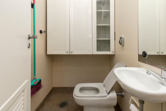 Apartamento à venda no Brooklin: 3 quartos, 2 suítes, aceita pets. — Banheiro de Serviço