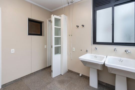 Apartamento à venda no Brooklin: 3 quartos, 2 suítes, aceita pets. — Lavanderia