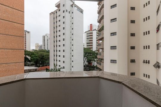 Apartamento à venda no Brooklin: 3 quartos, 2 suítes, aceita pets. — Varanda da Suíte 1
