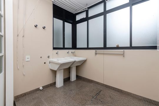 Apartamento à venda no Brooklin: 3 quartos, 2 suítes, aceita pets. — Lavanderia