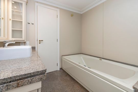 Apartamento à venda no Brooklin: 3 quartos, 2 suítes, aceita pets. — Banheiro da Suíte 1
