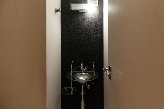 Compra apartamento em Pompeia, 3 quartos, 1 suíte, varanda, aceita pets. — Lavabo
