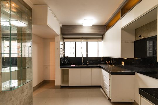 Compra apartamento em Pompeia, 3 quartos, 1 suíte, varanda, aceita pets. — Cozinha