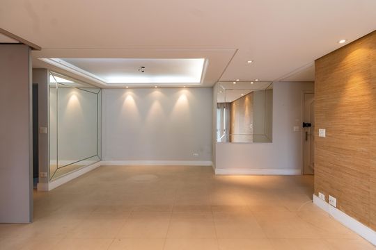 Compra apartamento em Pompeia, 3 quartos, 1 suíte, varanda, aceita pets. — Sala